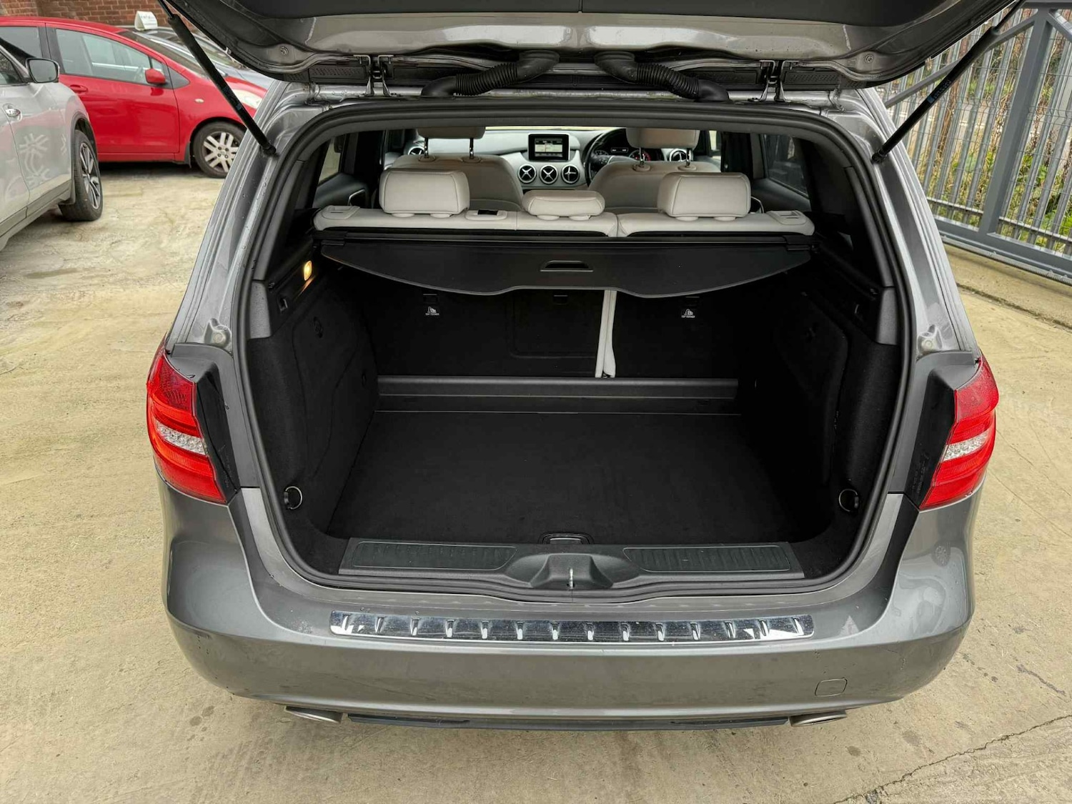 Used Mercedes-Benz B Class 2014 for sale - 76519655: Photo 14