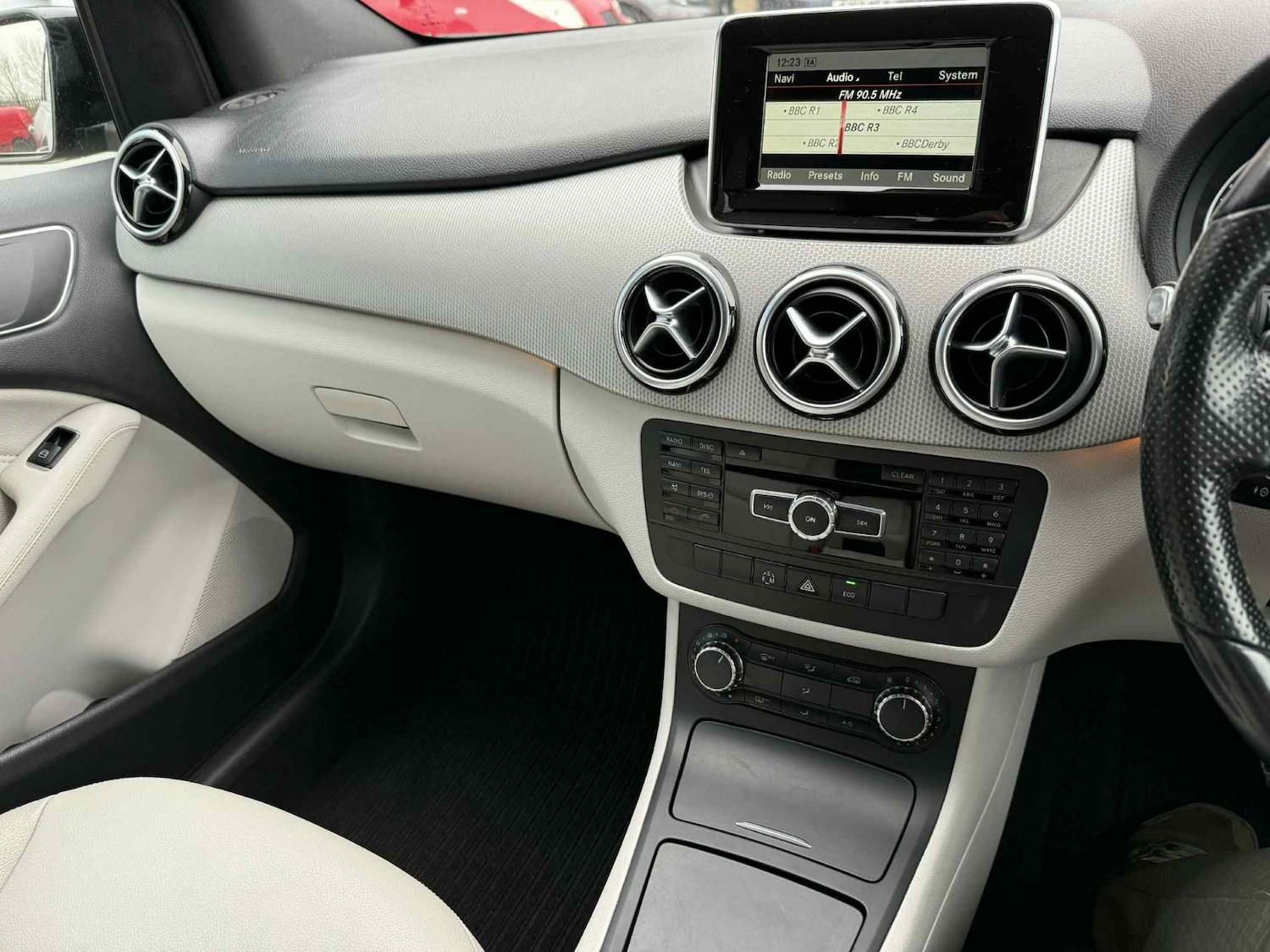 Used Mercedes-Benz B Class 2014 for sale - 76519655: Photo 17