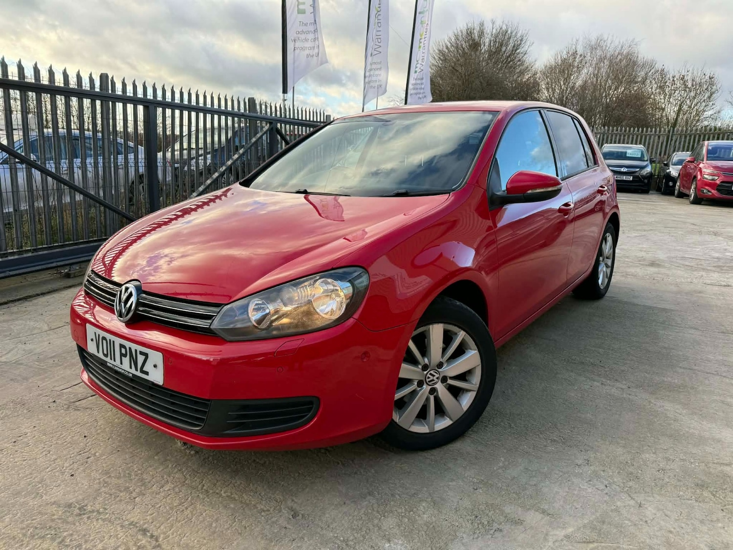 Used Volkswagen Golf 2011 for sale - 76757931: Photo 2