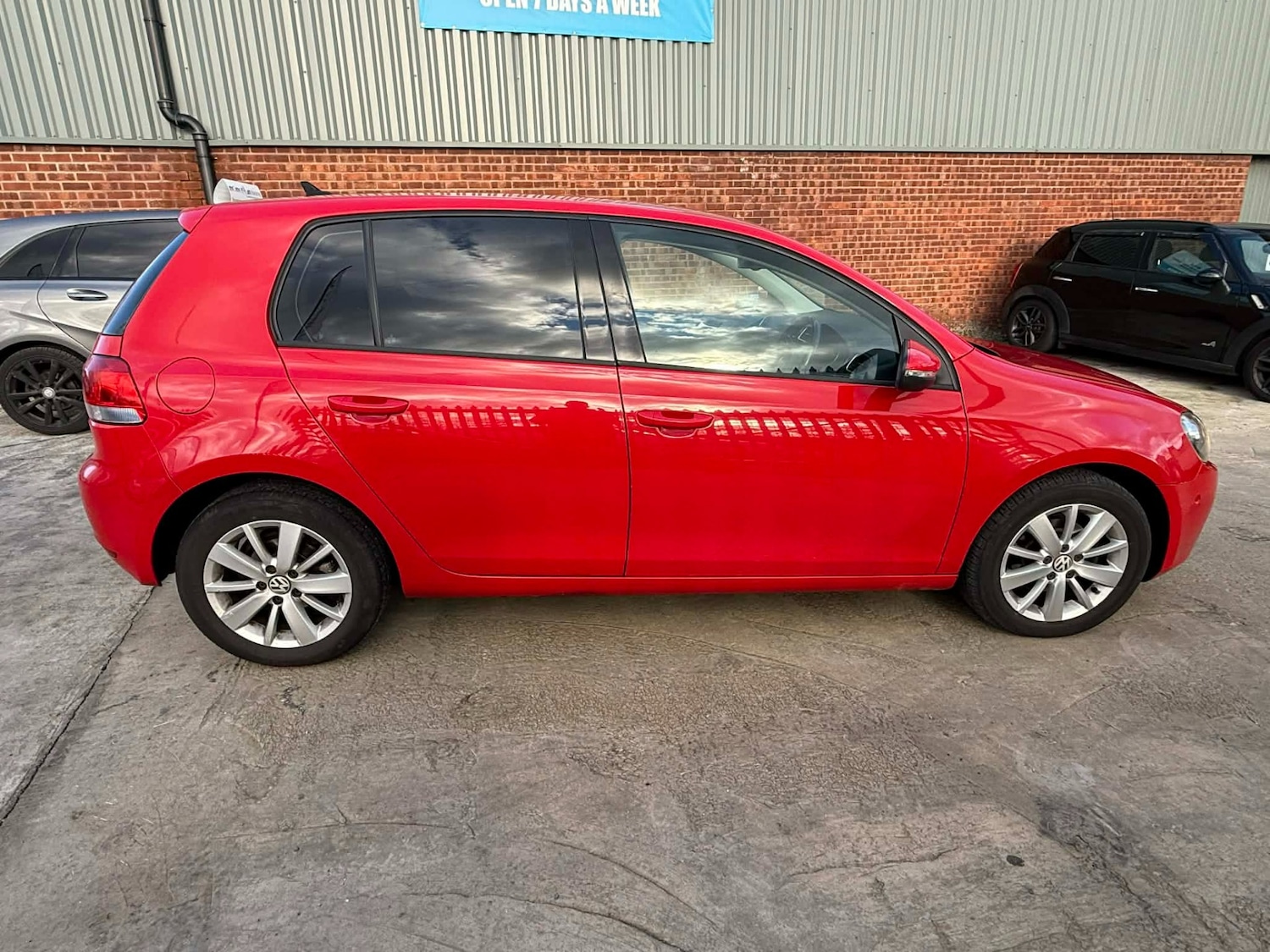 Used Volkswagen Golf 2011 for sale - 76757931: Photo 5