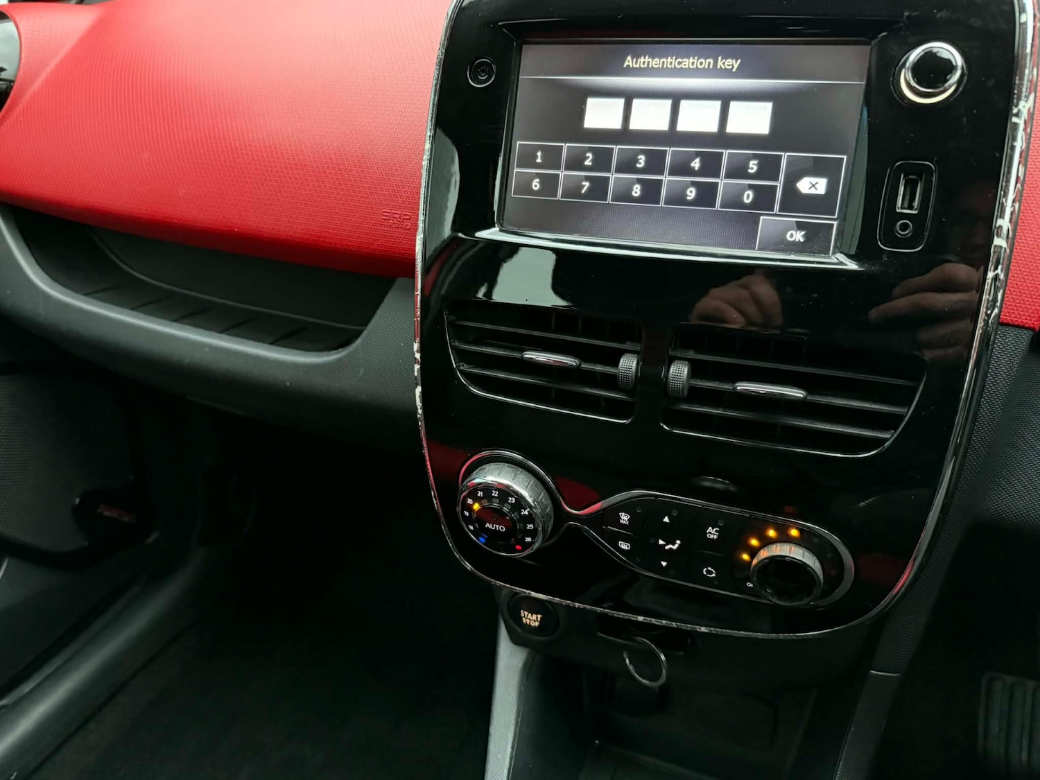 Used Renault Clio 2014 for sale - 77888964: Photo 16