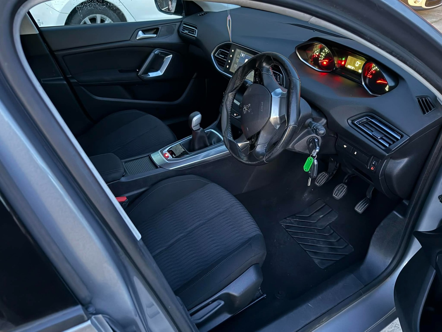 Used Peugeot 308 2015 for sale - 77662299: Photo 15