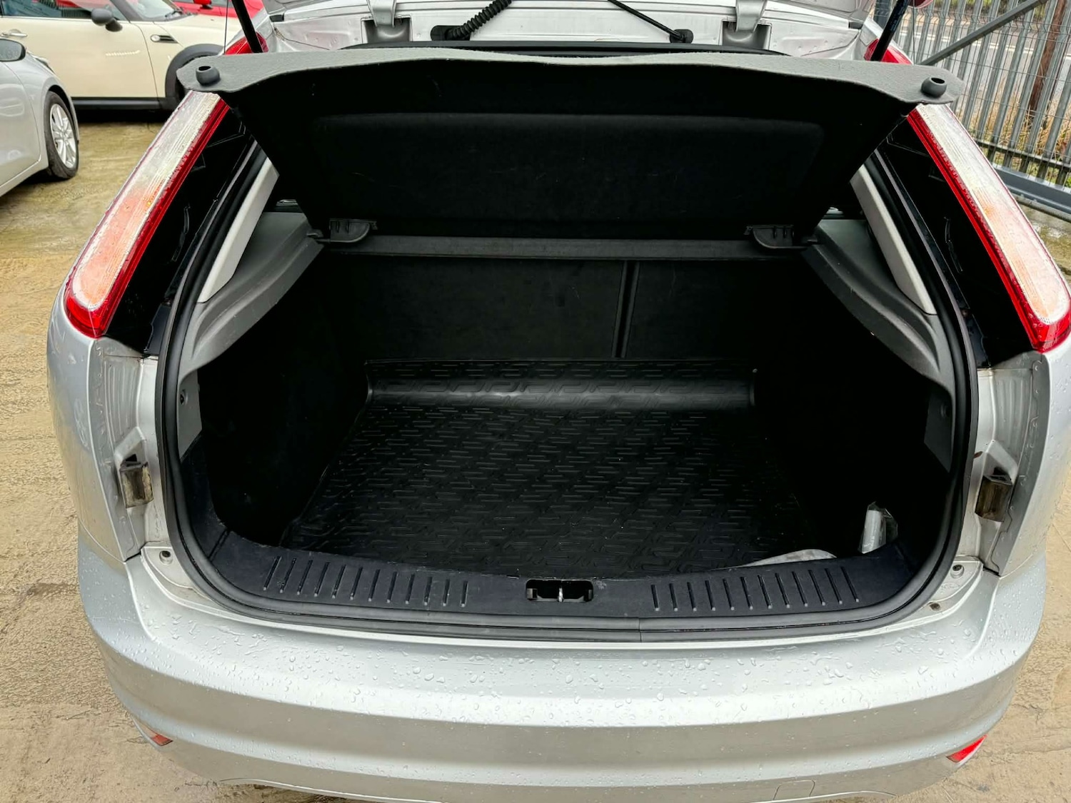 Used Ford Focus 2010 for sale - 77563429: Photo 12