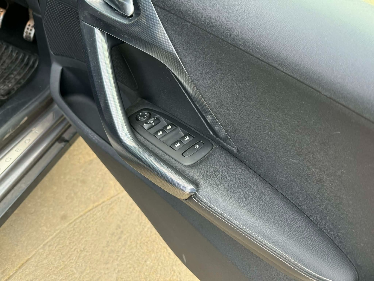 Used Peugeot 2008 2015 for sale - 76940526: Photo 18