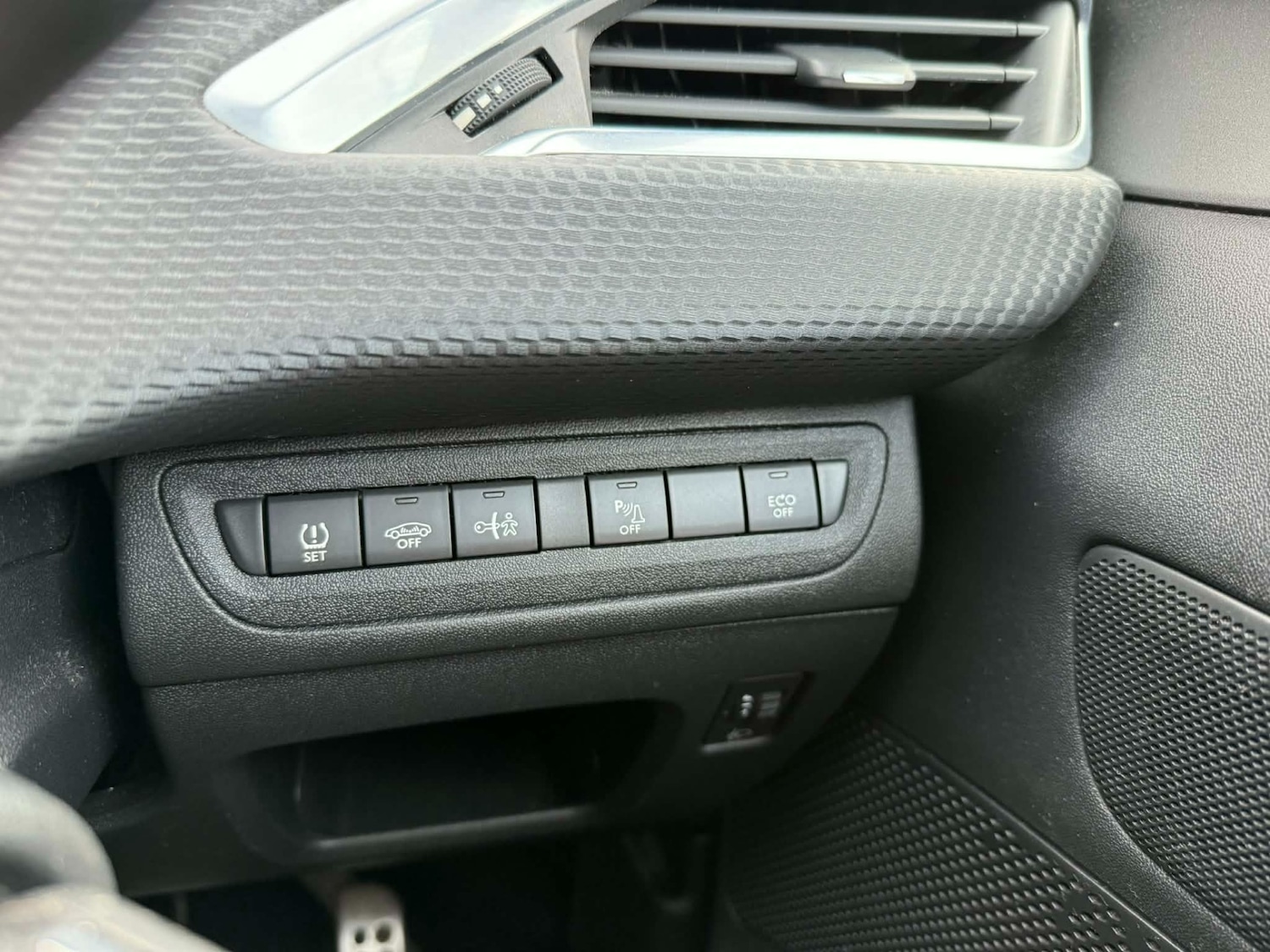 Used Peugeot 2008 2015 for sale - 76940526: Photo 20