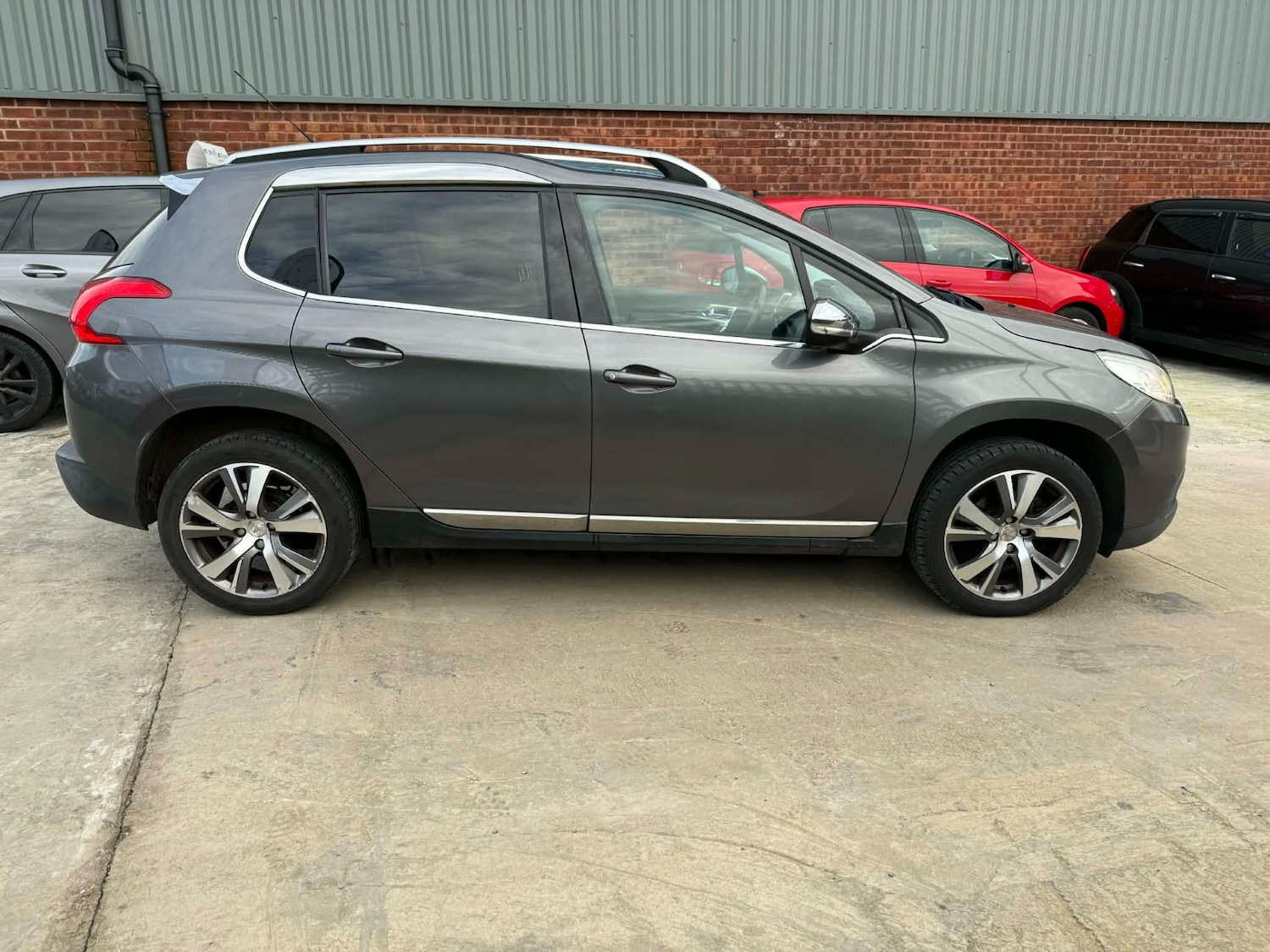 Used Peugeot 2008 2015 for sale - 76940526: Photo 5