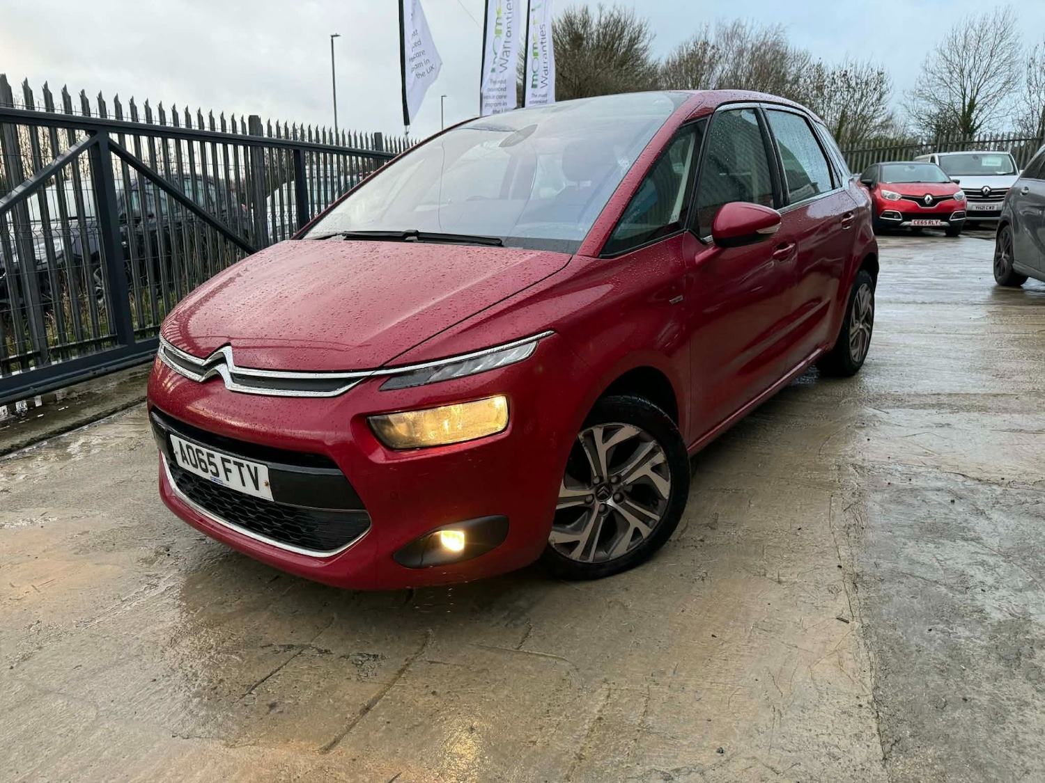 Used Citroen C4 Picasso 2015 for sale - 76847298: Photo 2
