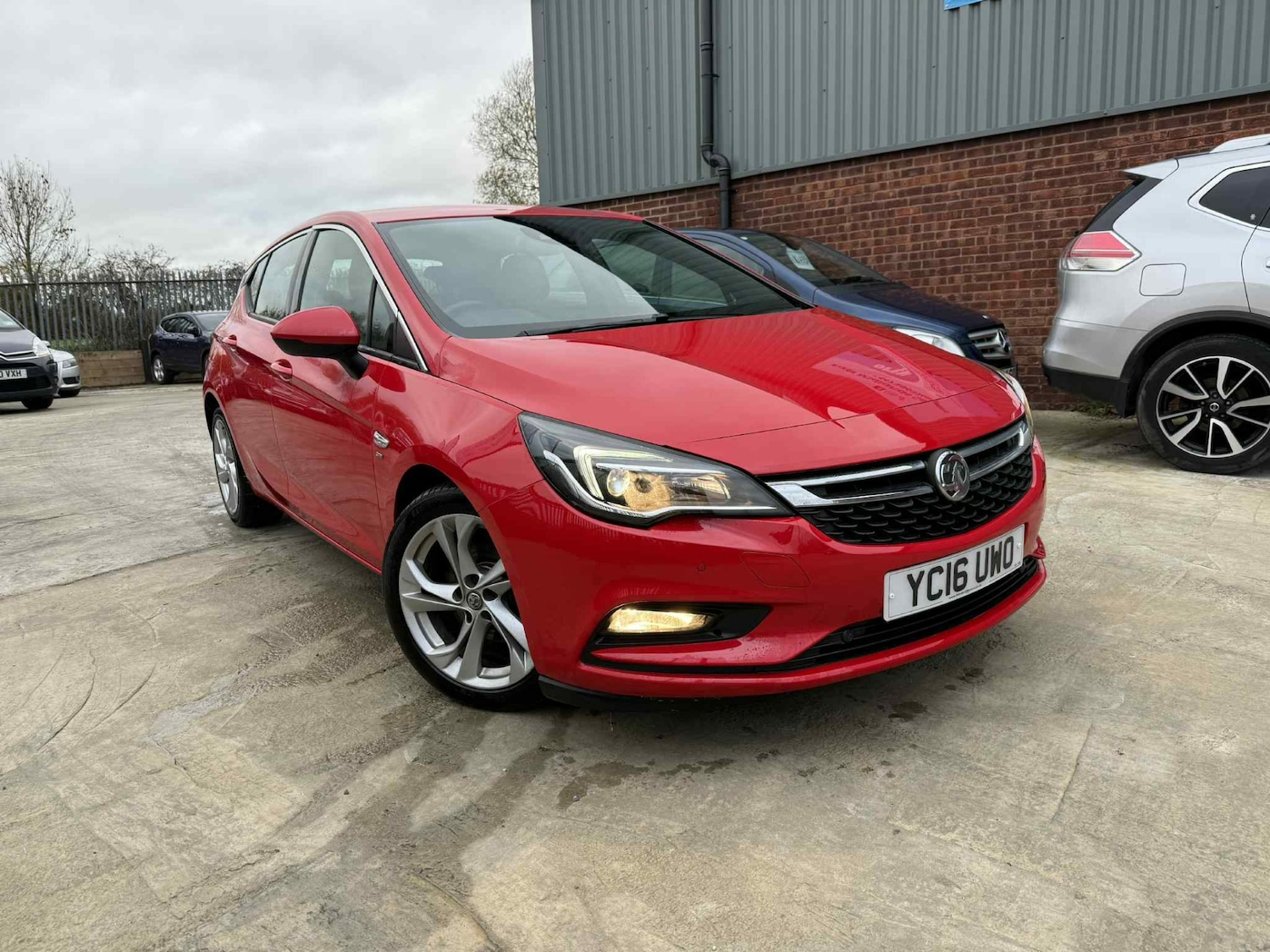 Used Vauxhall Astra 2016 for sale - 76452482: Photo 1