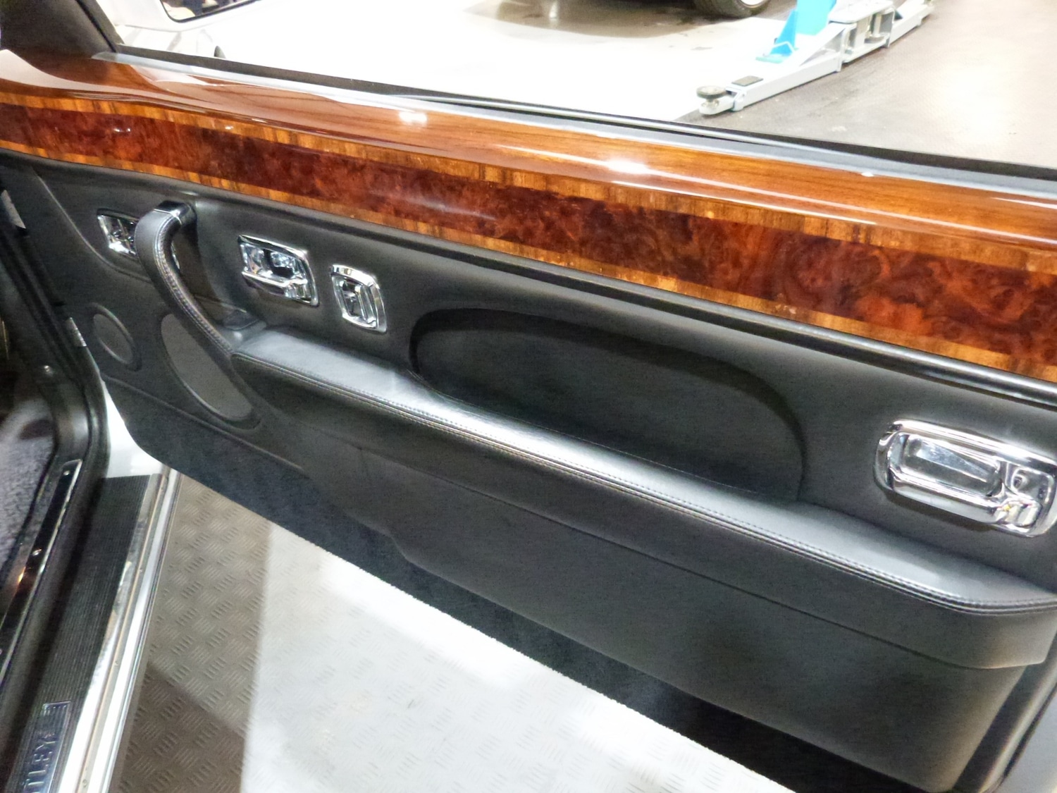 Used Bentley Azure 1999 for sale - 77298452: Photo 34