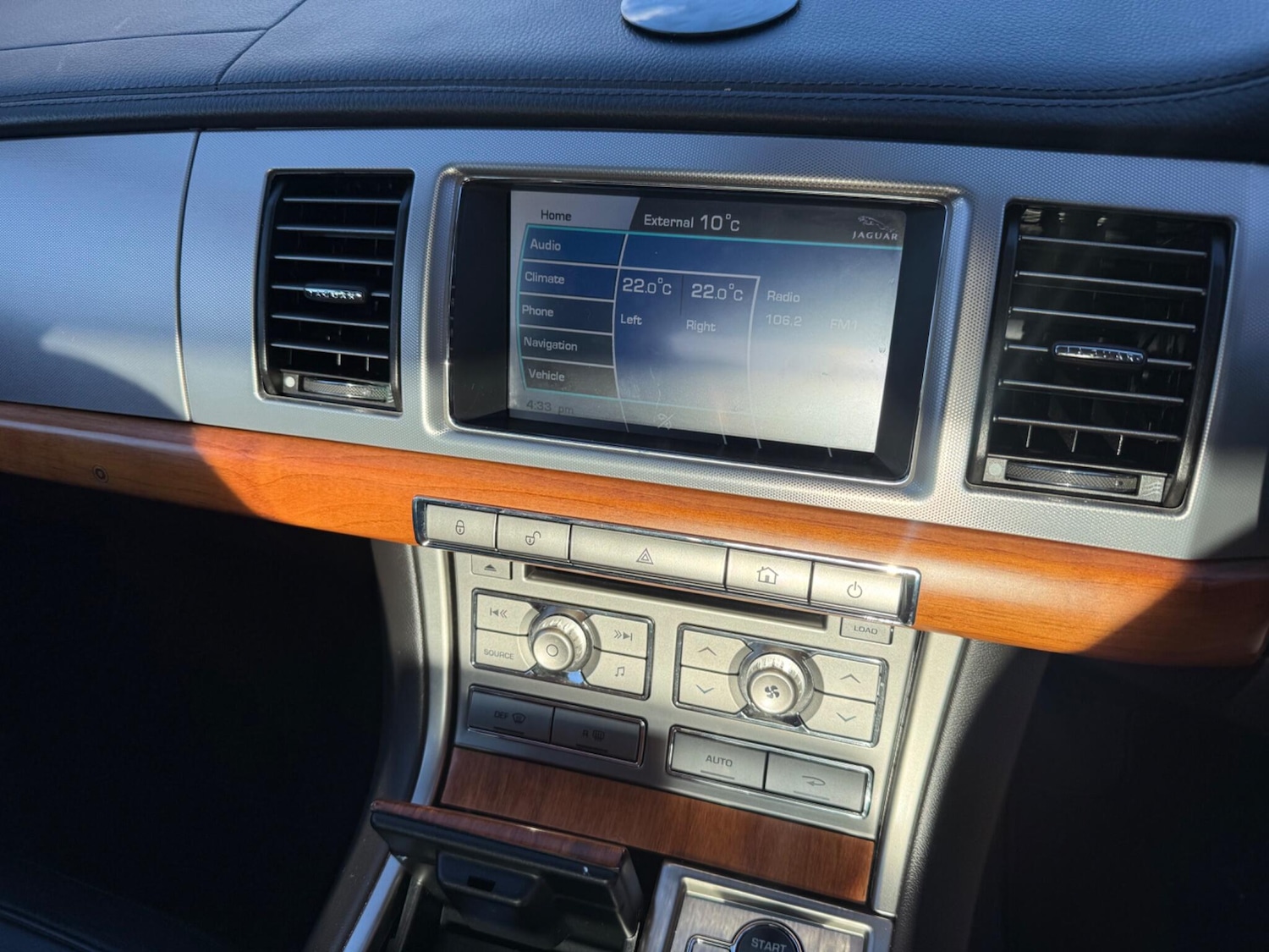 Used Jaguar XF 2010 for sale - 78009346: Photo 16