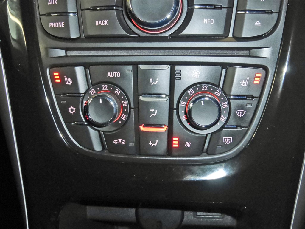 Used Vauxhall Astra 2015 for sale - 77235656: Photo 19