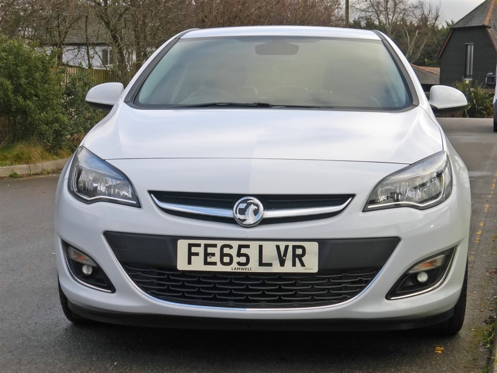 Used Vauxhall Astra 2015 for sale - 77235656: Photo 2