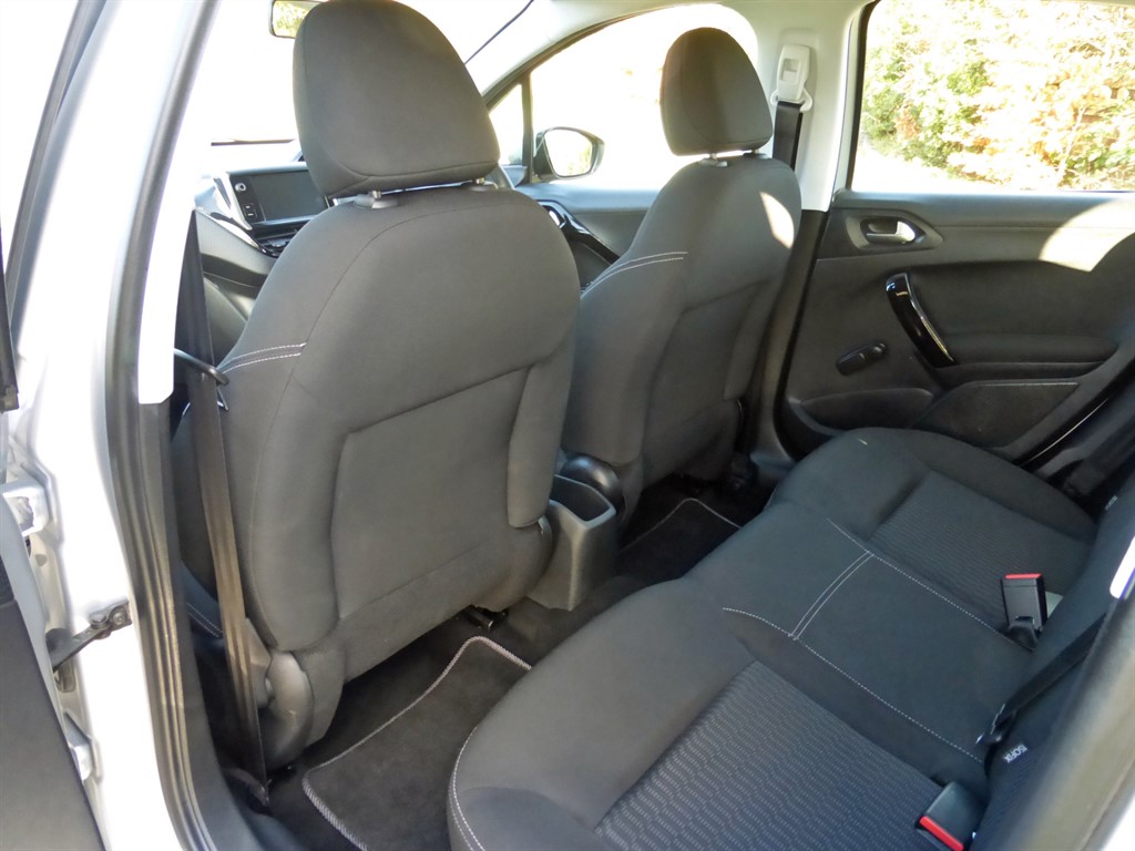 Used Peugeot 208 2017 for sale - 77013249: Photo 10