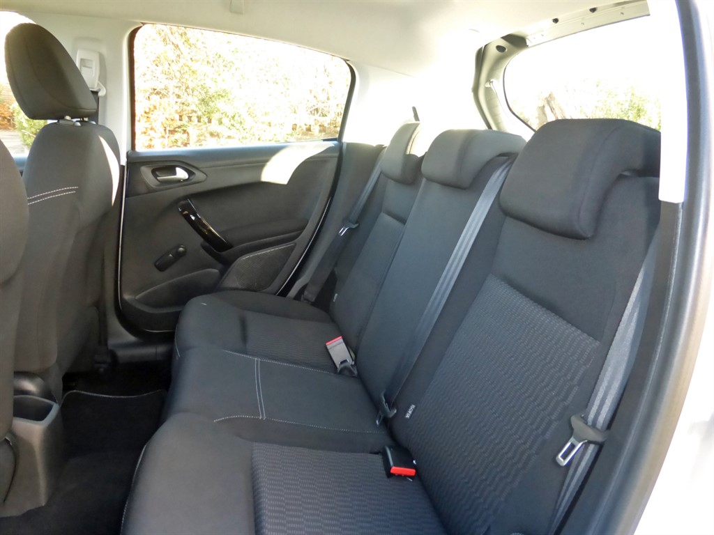 Used Peugeot 208 2017 for sale - 77013249: Photo 11