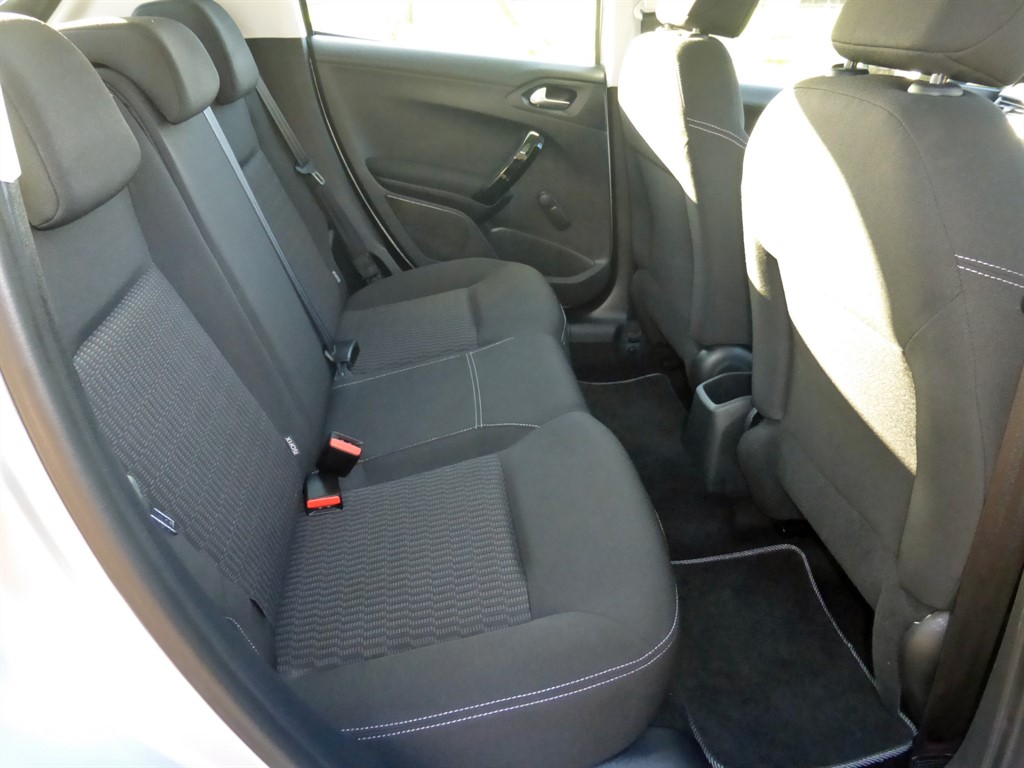 Used Peugeot 208 2017 for sale - 77013249: Photo 12