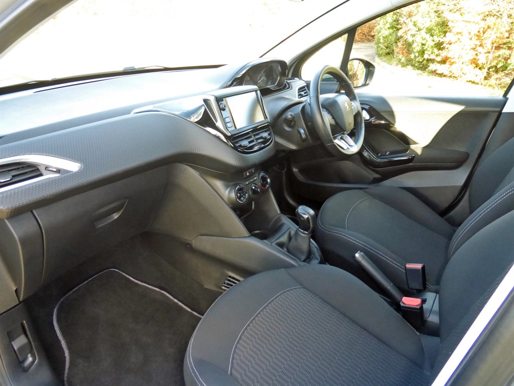 Used Peugeot 208 2017 for sale - 77013249: Photo 13