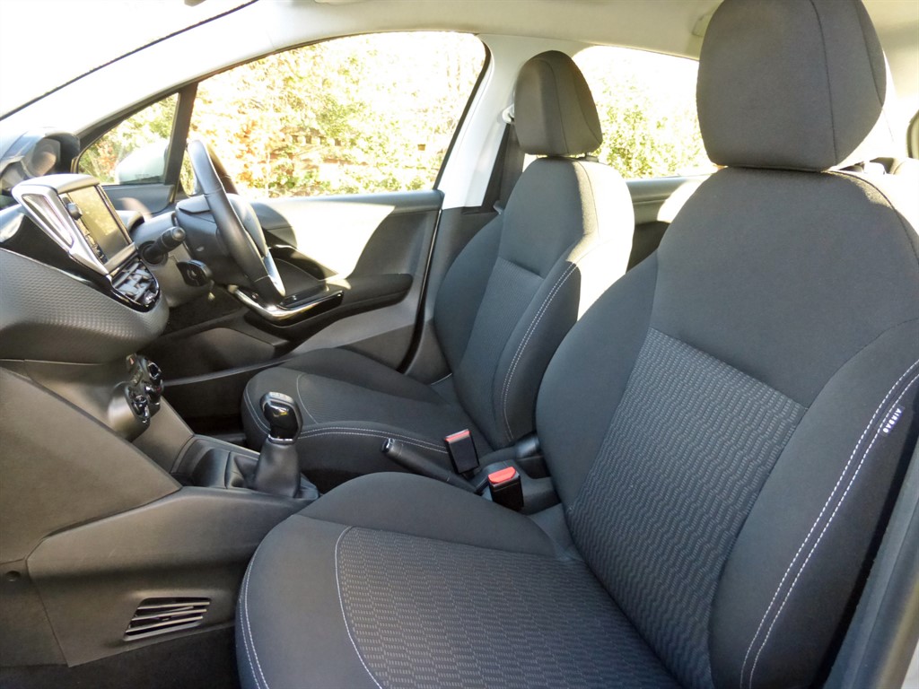 Used Peugeot 208 2017 for sale - 77013249: Photo 14