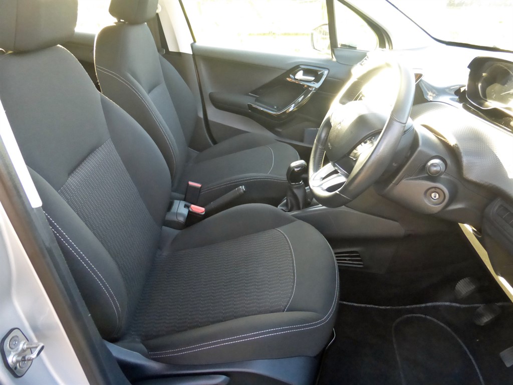 Used Peugeot 208 2017 for sale - 77013249: Photo 16