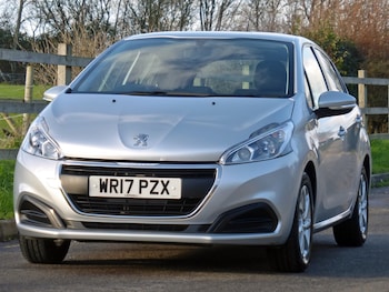 Used Peugeot 208 2017 for sale - 77013249: Photo