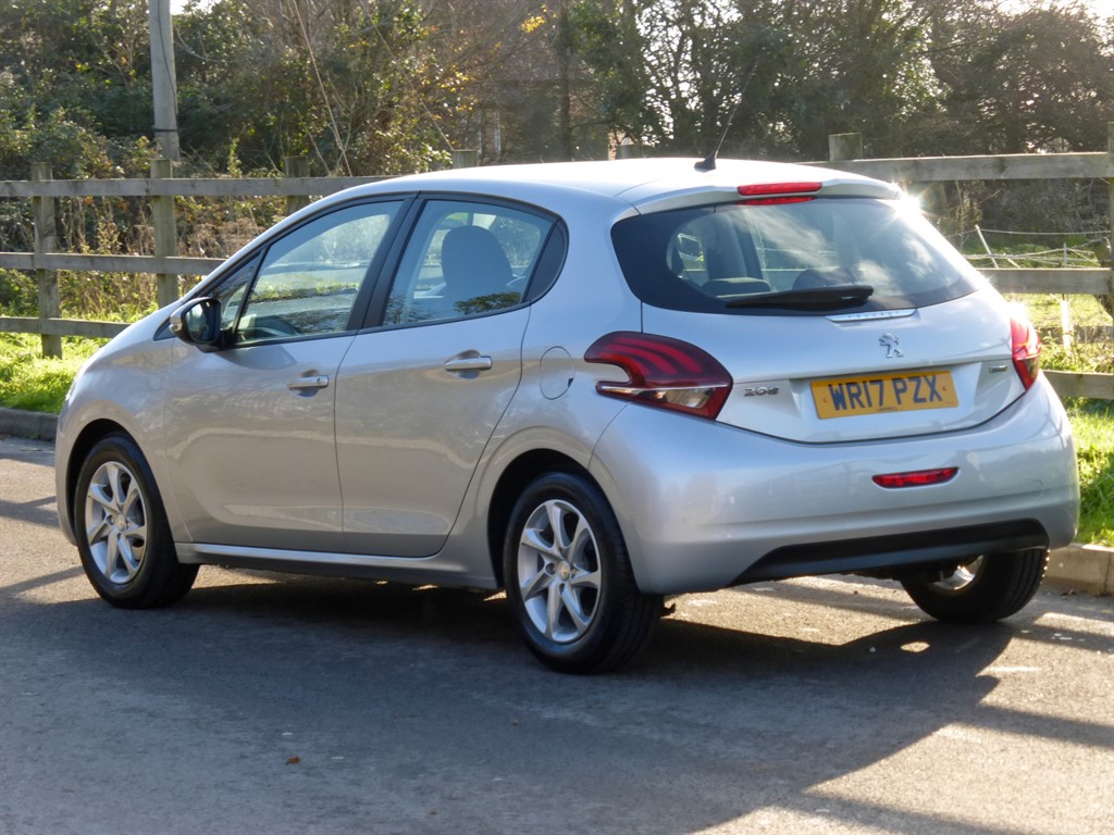 Used Peugeot 208 2017 for sale - 77013249: Photo 6