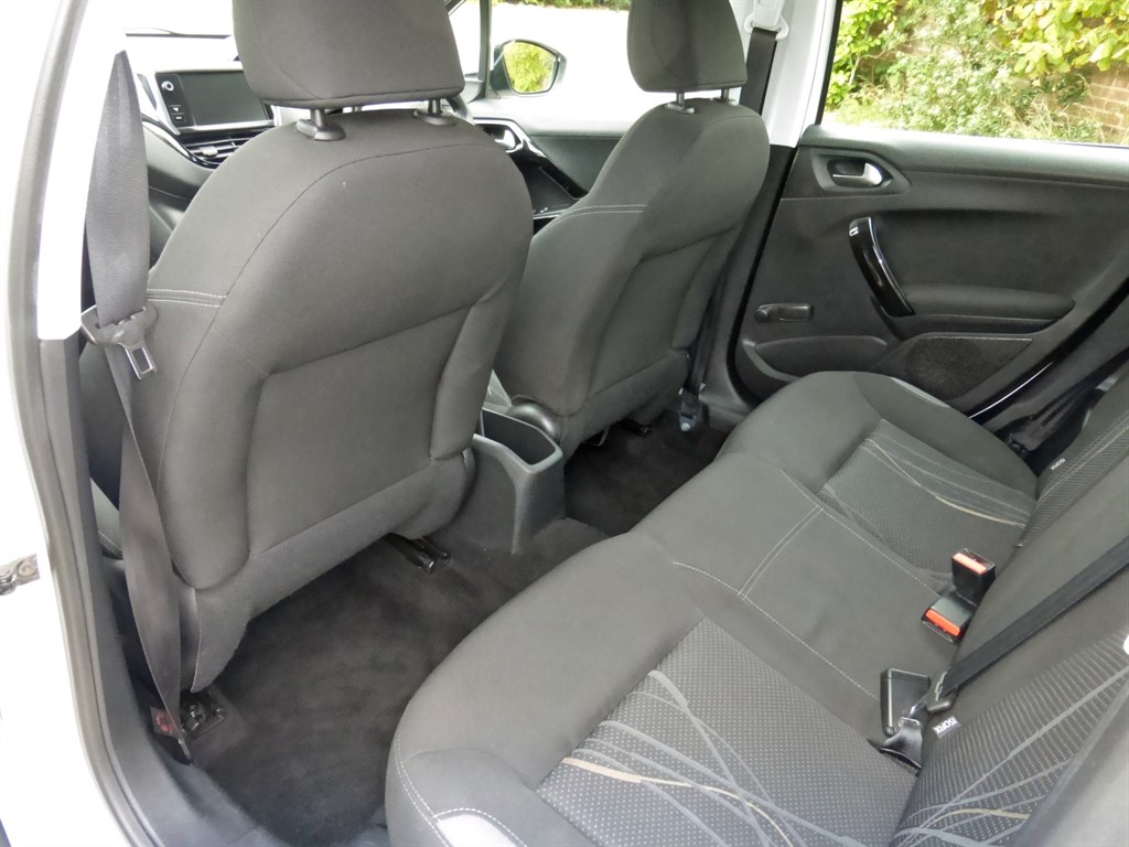 Used Peugeot 208 2014 for sale - 76302549: Photo 11