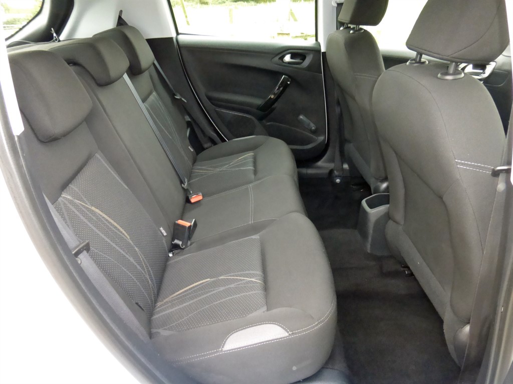 Used Peugeot 208 2014 for sale - 76302549: Photo 12