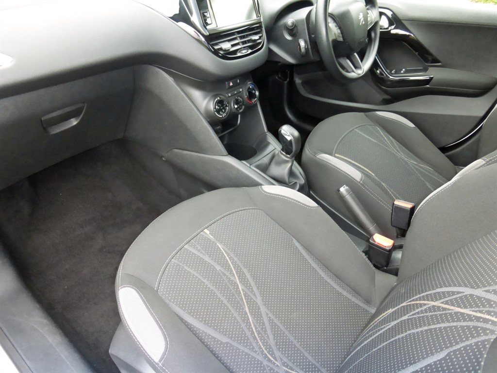 Used Peugeot 208 2014 for sale - 76302549: Photo 14