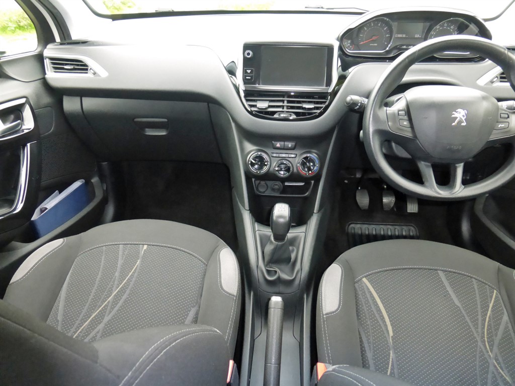 Used Peugeot 208 2014 for sale - 76302549: Photo 18