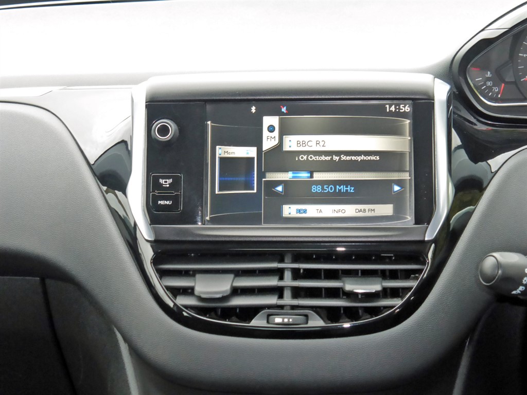 Used Peugeot 208 2014 for sale - 76302549: Photo 19