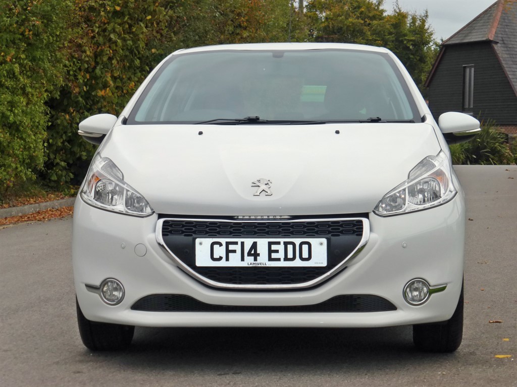 Used Peugeot 208 2014 for sale - 76302549: Photo 2