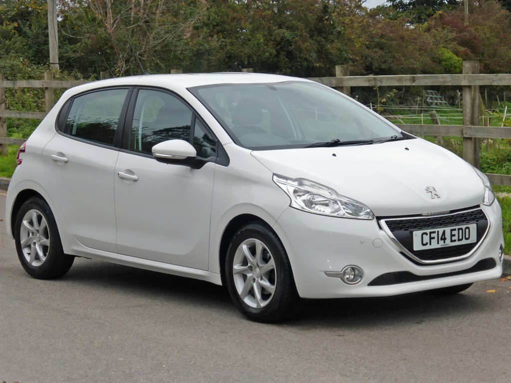 Used Peugeot 208 2014 for sale - 76302549: Photo 3