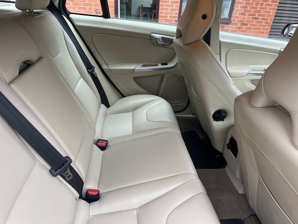 Used Volvo V60 2014 for sale - 76291762: Photo 24