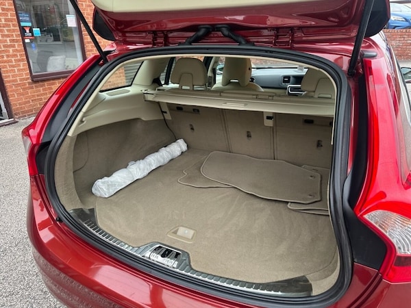 Used Volvo V60 2014 for sale - 76291762: Photo 31