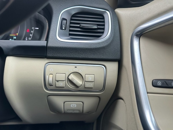 Used Volvo V60 2014 for sale - 76291762: Photo 46