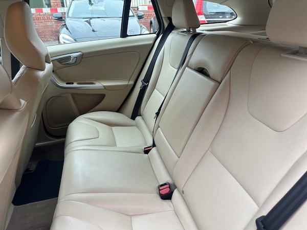 Used Volvo V60 2014 for sale - 76291762: Photo 7