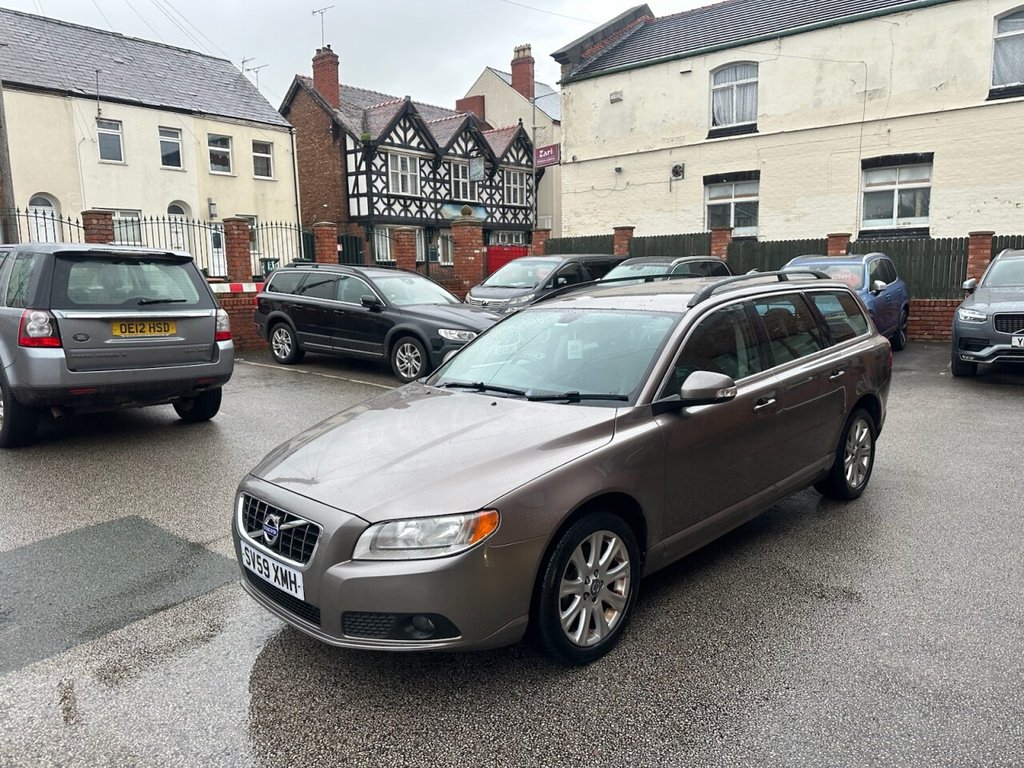 Used Volvo V70 2009 for sale - 77188322: Photo 2