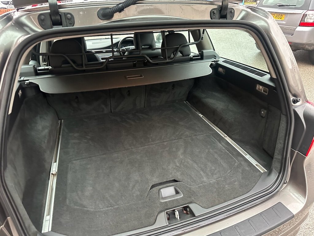 Used Volvo V70 2009 for sale - 77188322: Photo 25