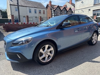 Used Volvo V40 Cross Country 2014 for sale - 79481579: Photo