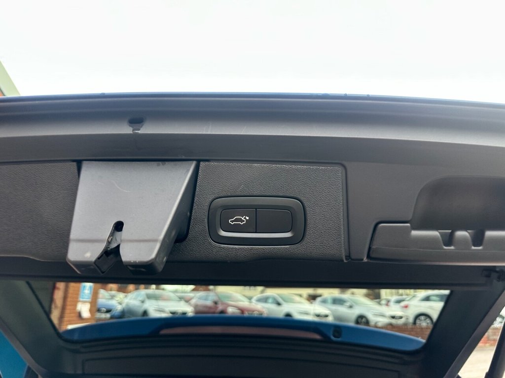 Used Volvo XC60 2017 for sale - 76914712: Photo 32