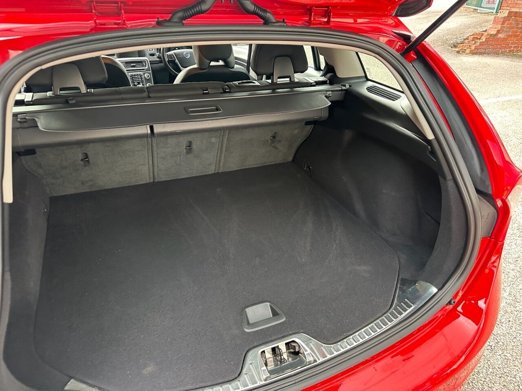 Used Volvo V60 2015 for sale - 76356205: Photo 31