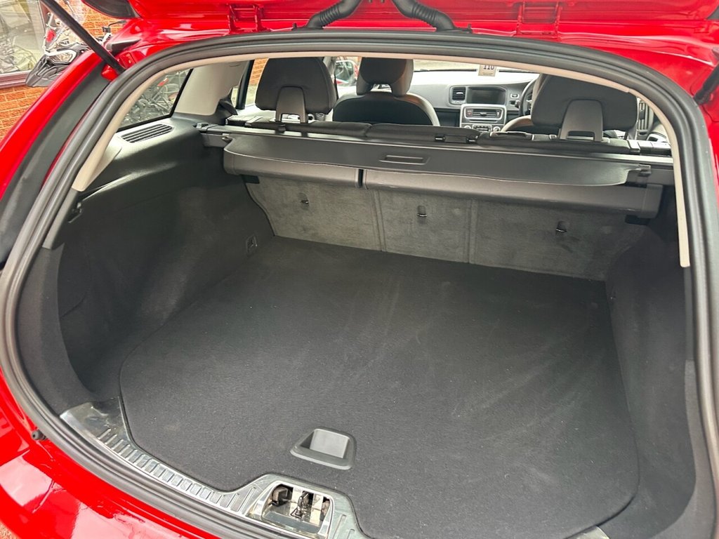 Used Volvo V60 2015 for sale - 76356205: Photo 32