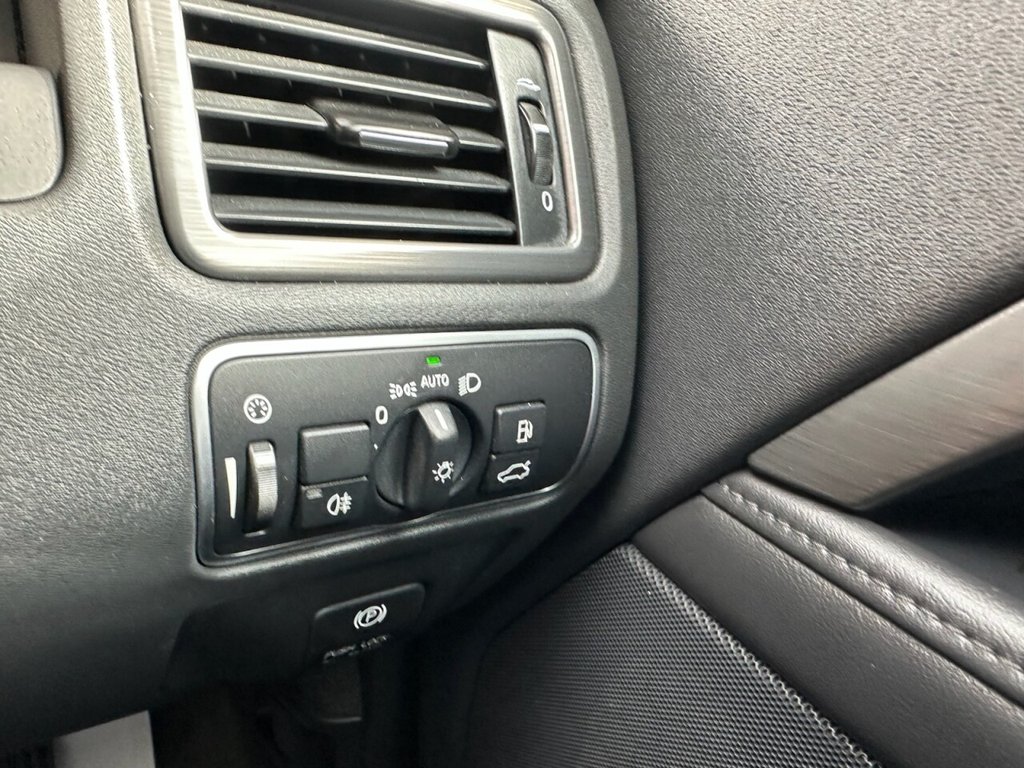 Used Volvo XC70 2014 for sale - 76345234: Photo 41