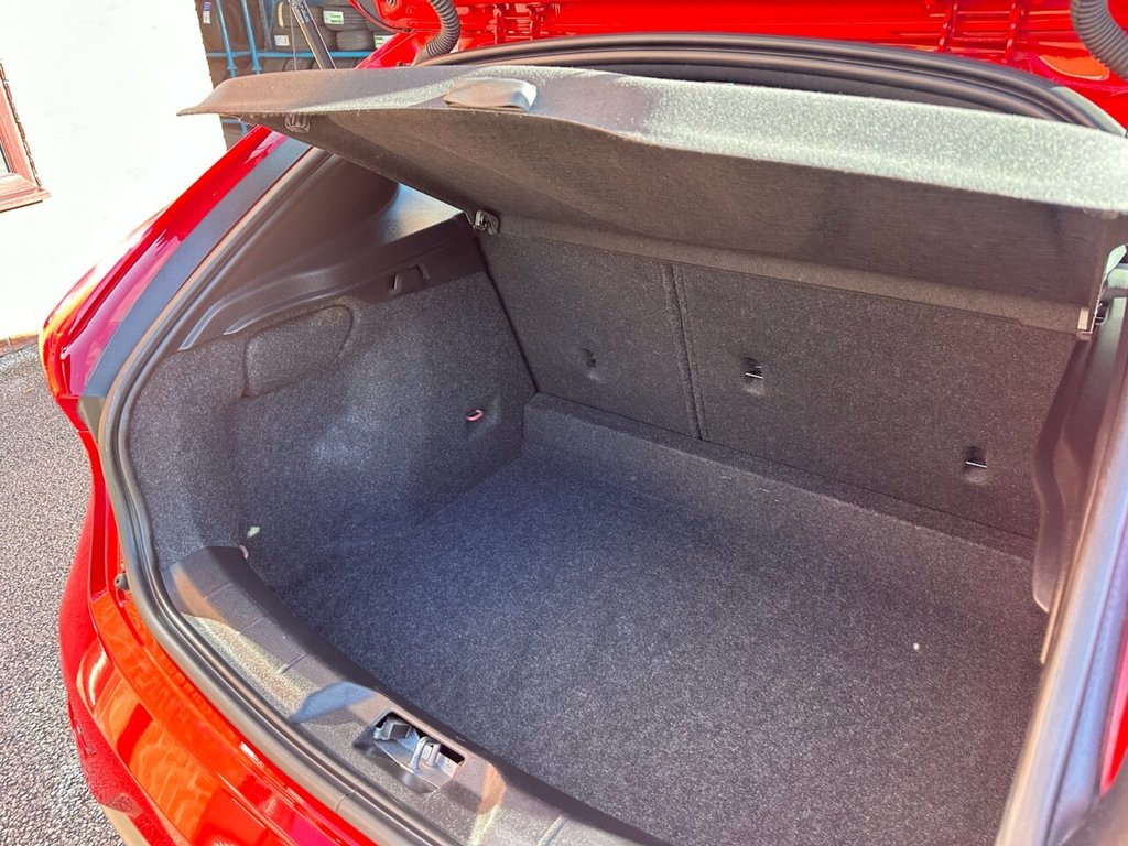 Used Volvo V40 2016 for sale - 76396399: Photo 21