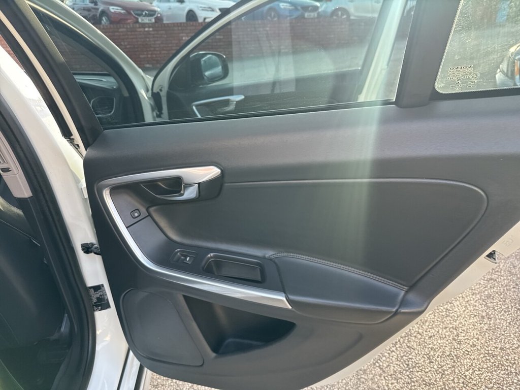 Used Volvo V60 2017 for sale - 77048696: Photo 17