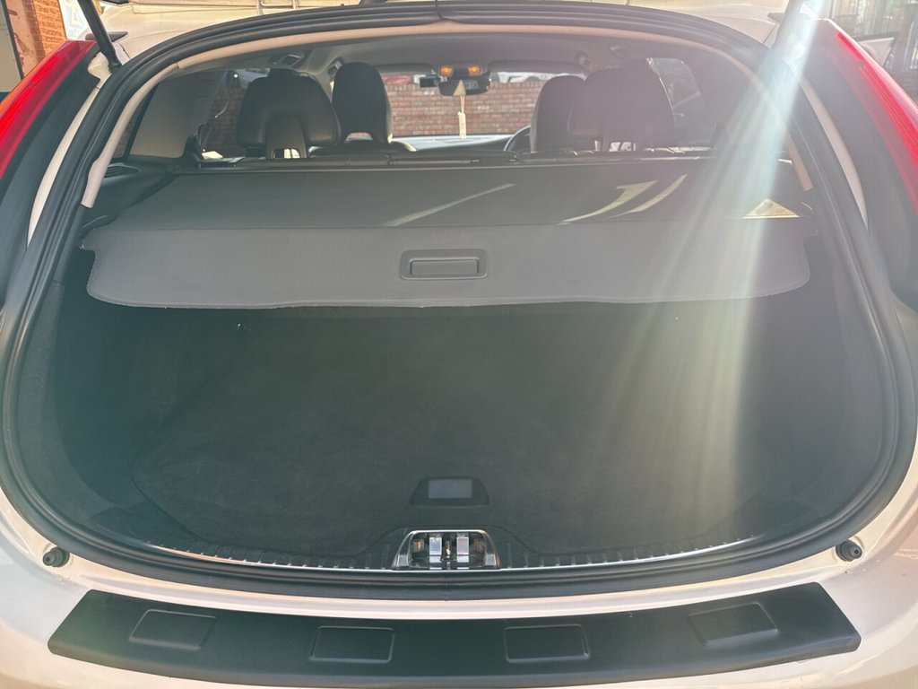 Used Volvo V60 2017 for sale - 77048696: Photo 20