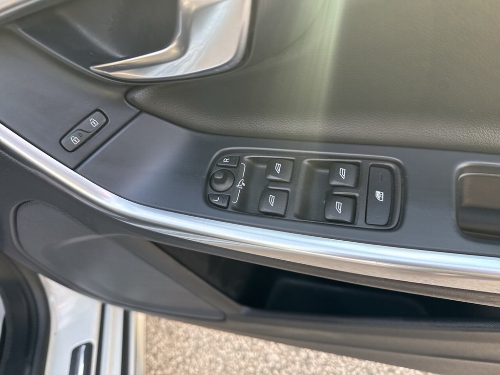 Used Volvo V60 2017 for sale - 77048696: Photo 33