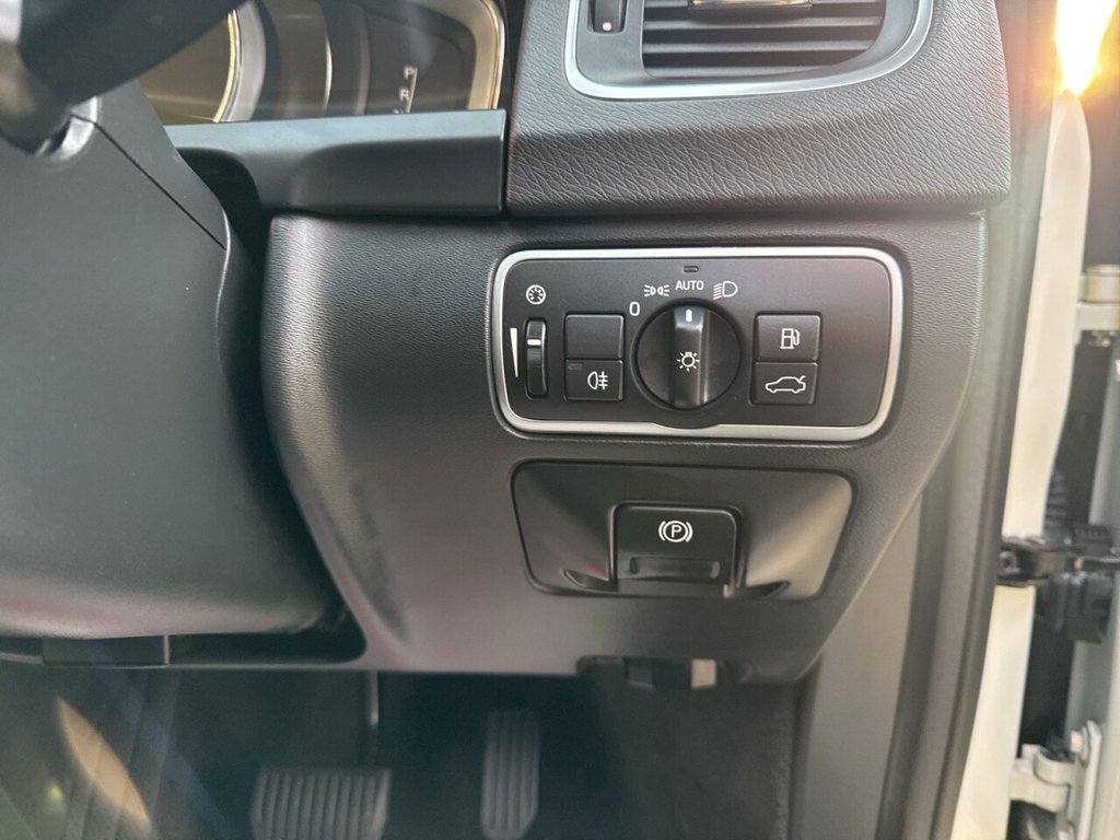 Used Volvo V60 2017 for sale - 77048696: Photo 34