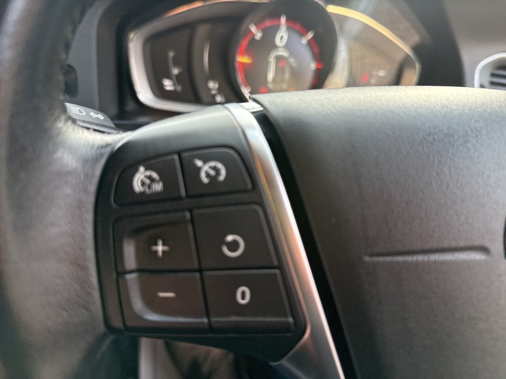 Used Volvo V60 2017 for sale - 77048696: Photo 39