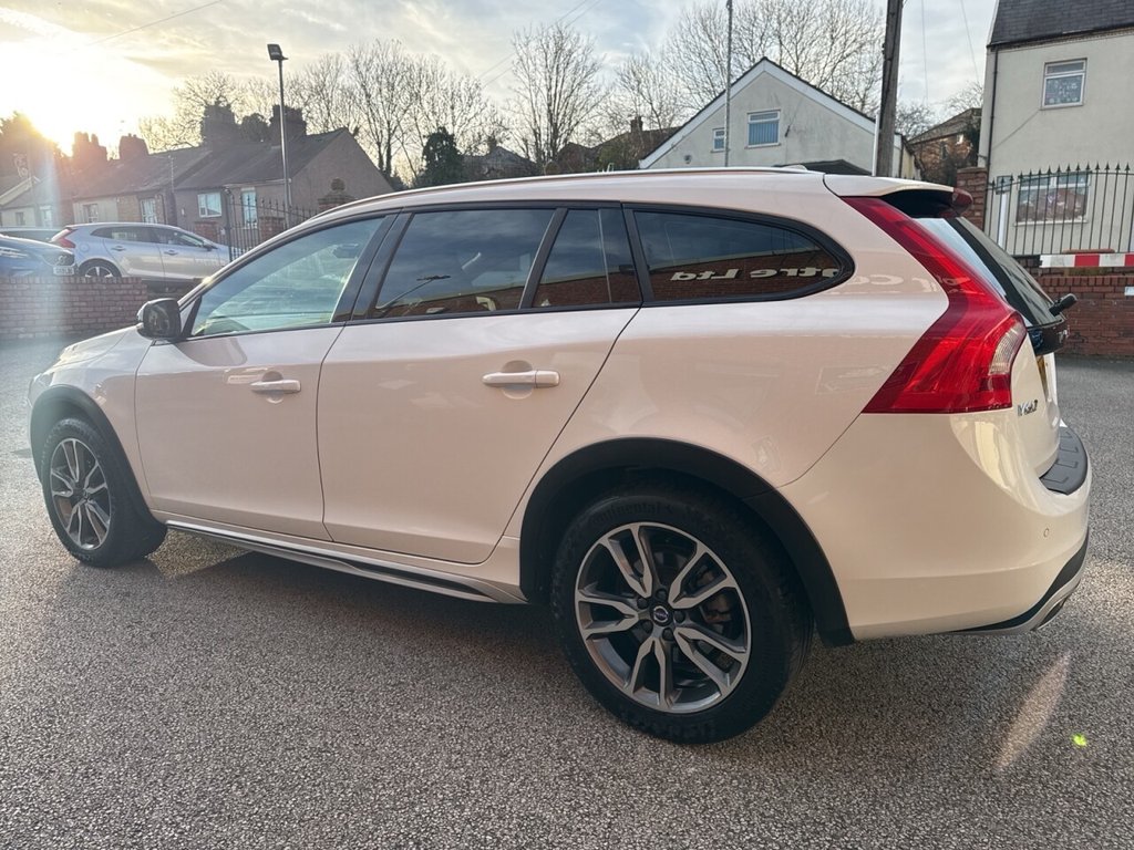 Used Volvo V60 2017 for sale - 77048696: Photo 8