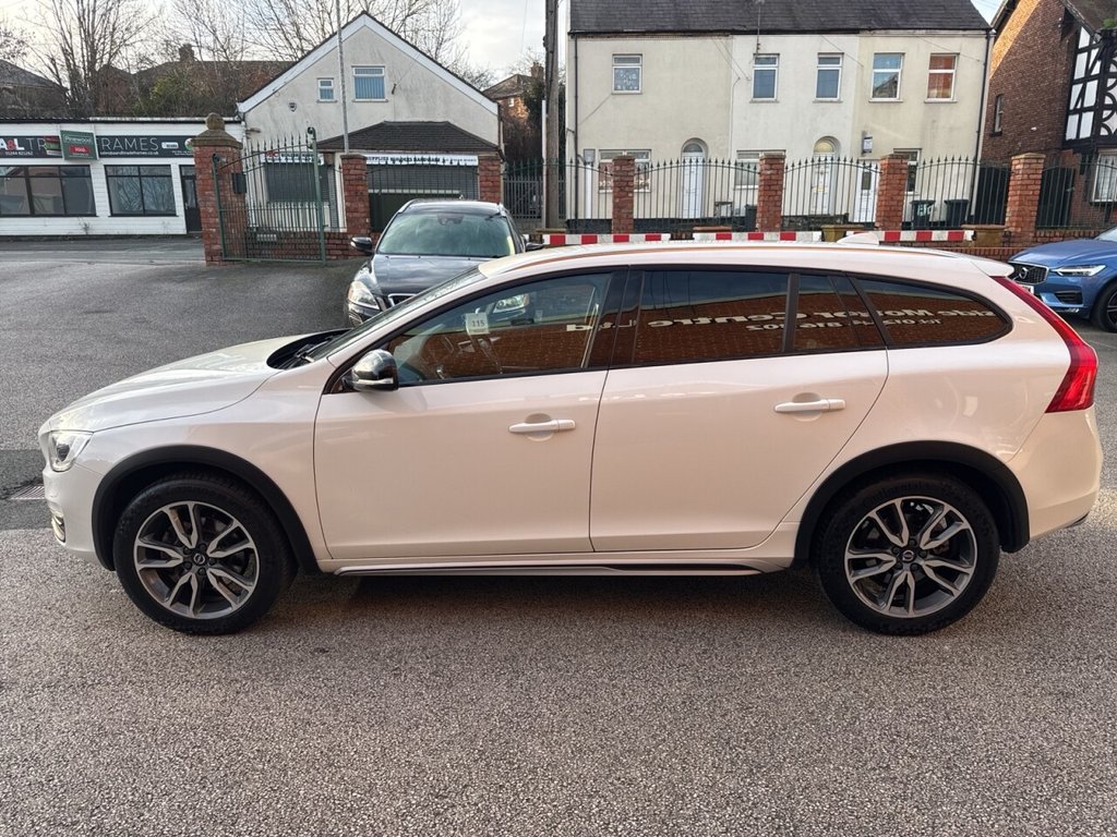 Used Volvo V60 2017 for sale - 77048696: Photo 9